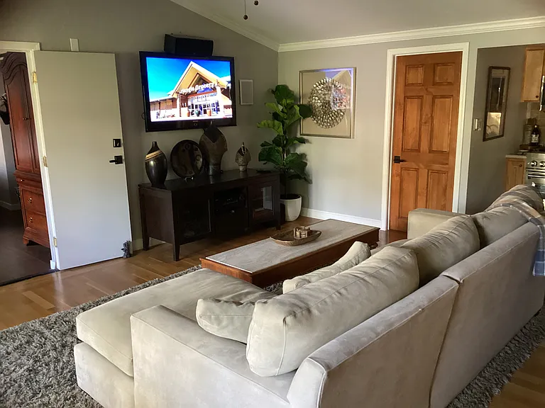 2336 Howard Ave — Photo 11