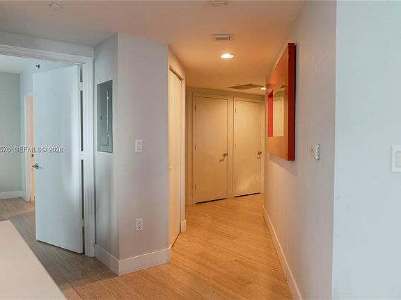 4th image of 500 Brickell Ave APT 1910
