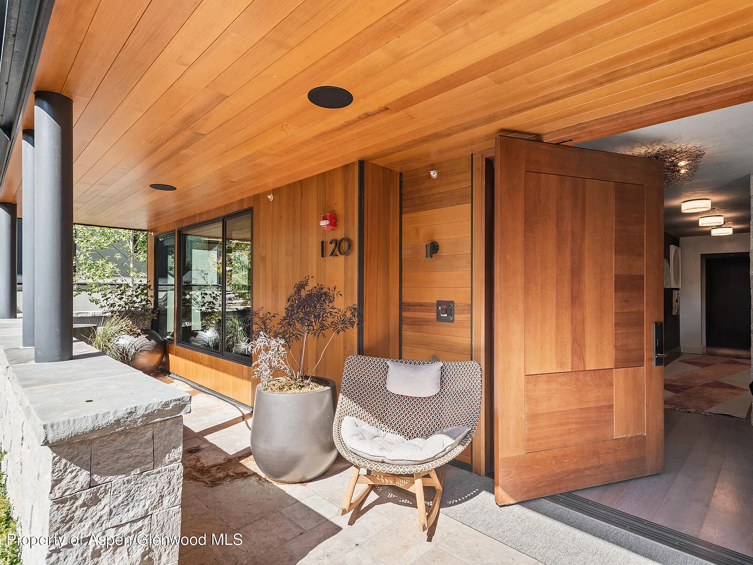 3 bed, 4.5 bath, 4996 sqft, $150,000 — Photo 2