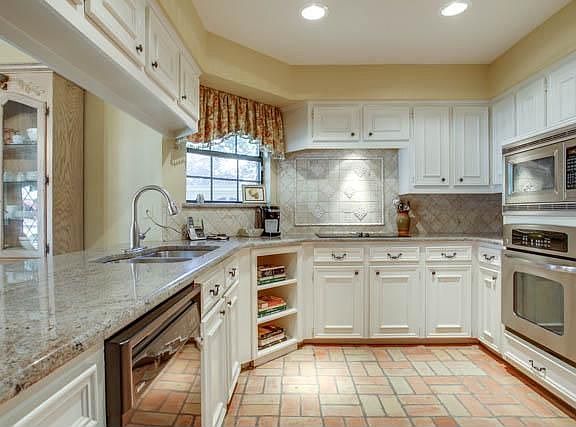4th image of 16190 Chalfont Cir