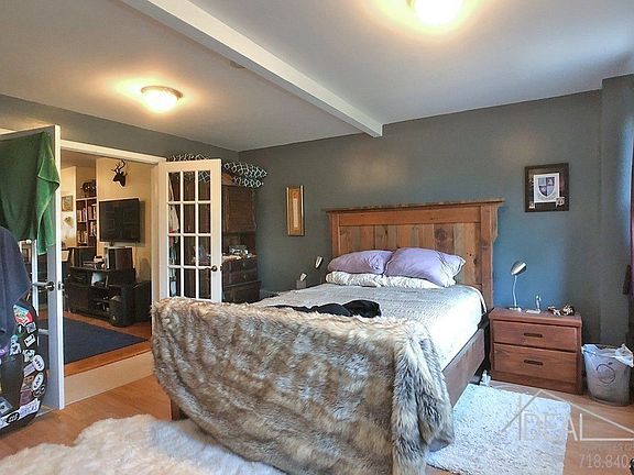 3rd image of 572 Sackett St #1
