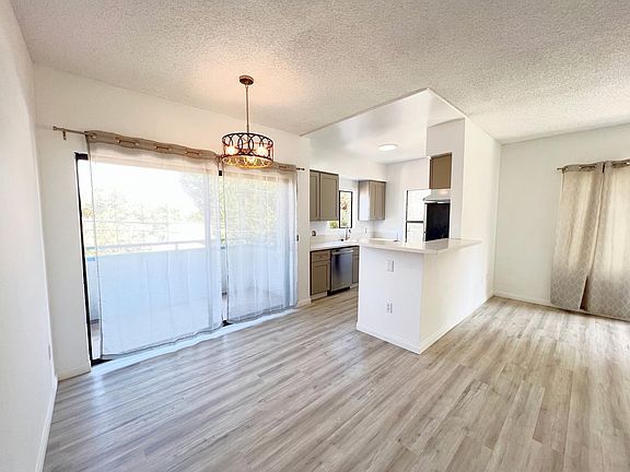 3rd image of 2584 S Centinela Ave APT 4