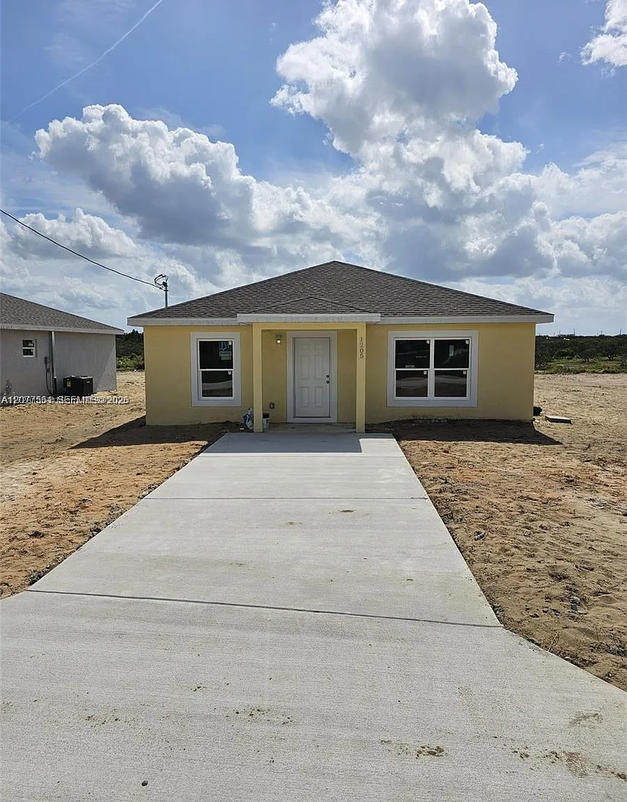3 bed, 2.0 bath, $1,490 — Photo 1