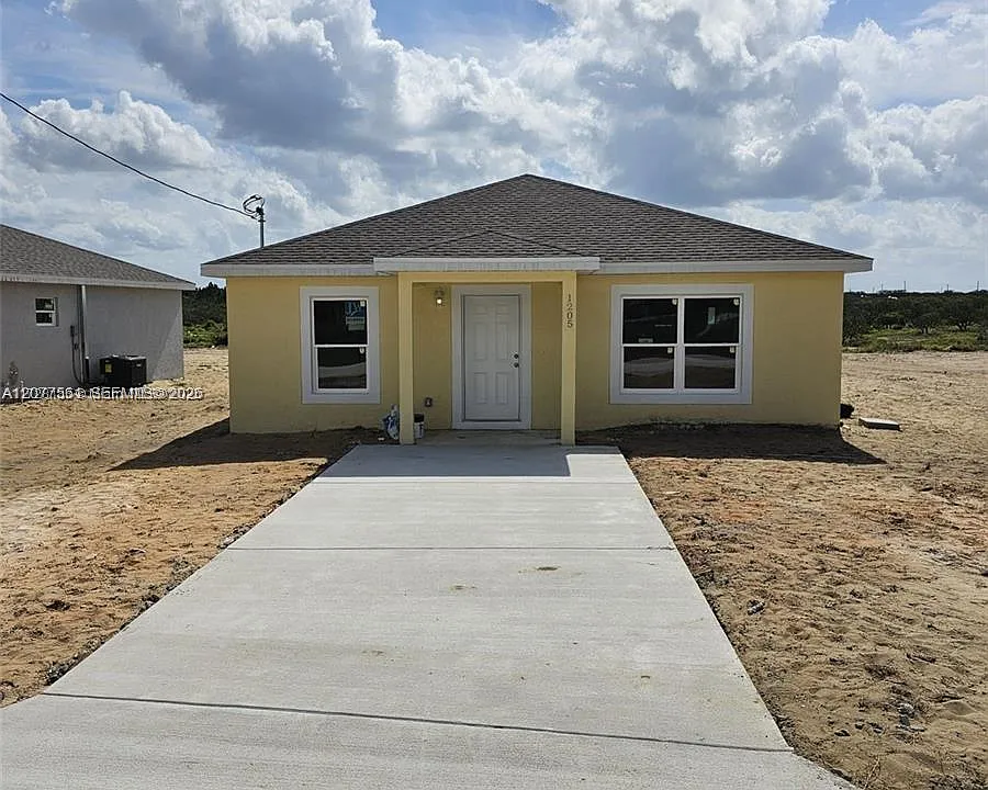 1211 Ramona Ave