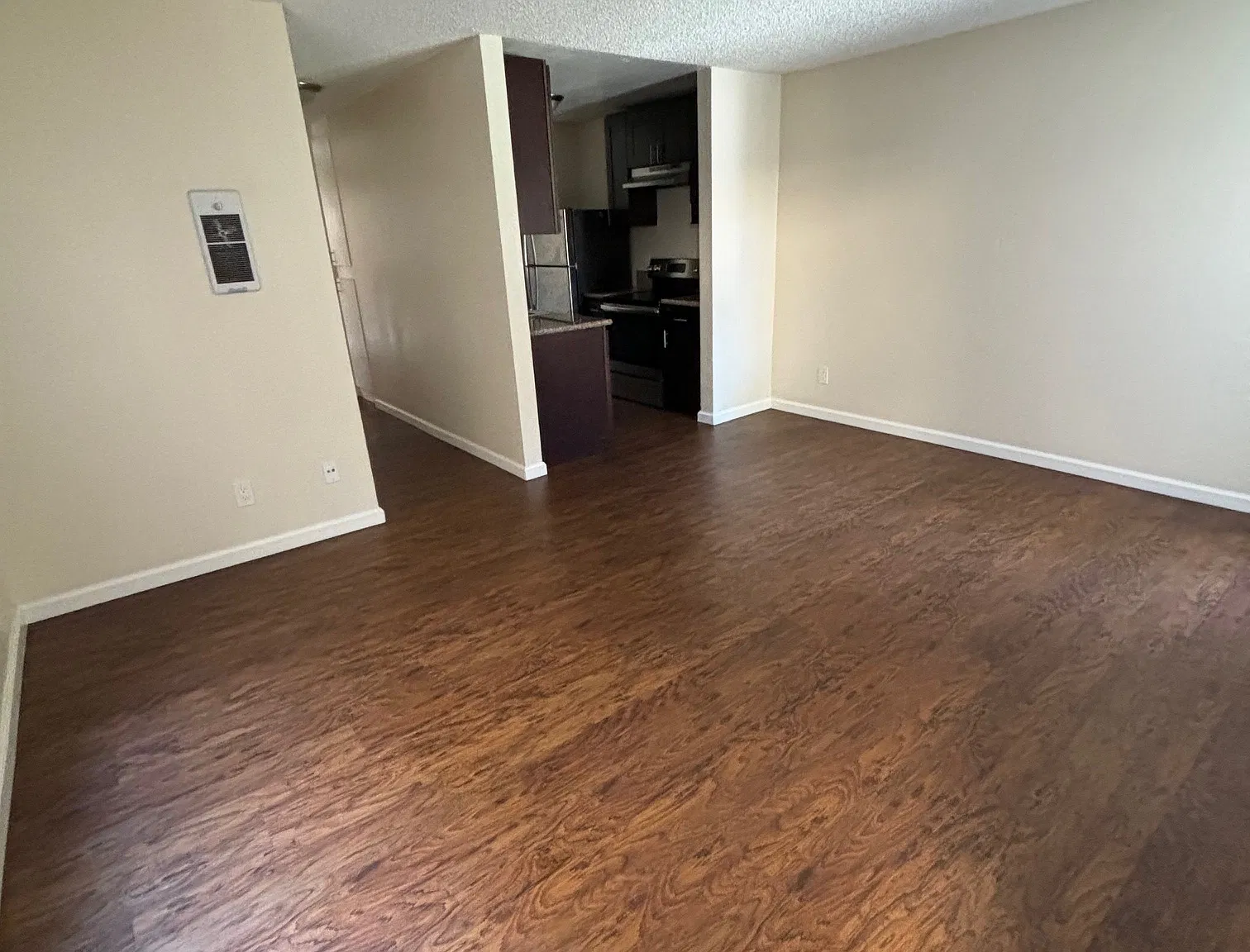 3 bed, 1050 sqft, $3,000 — Photo 3