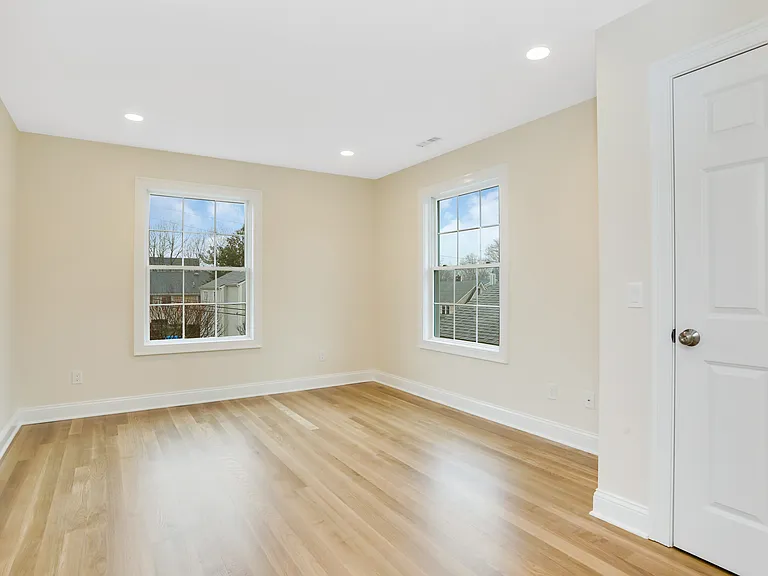 81 Cos Cob Ave #B — Photo 7