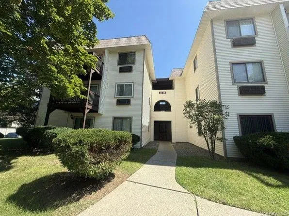 21 Village Park Drive #1B, Fishkill, NY 12524