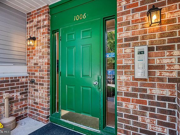 5th image of 1006 Markham Ct Unit 15