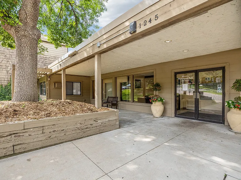 Huntington Park — Photo 14