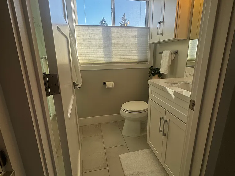 1119A Hudson St — Photo 13