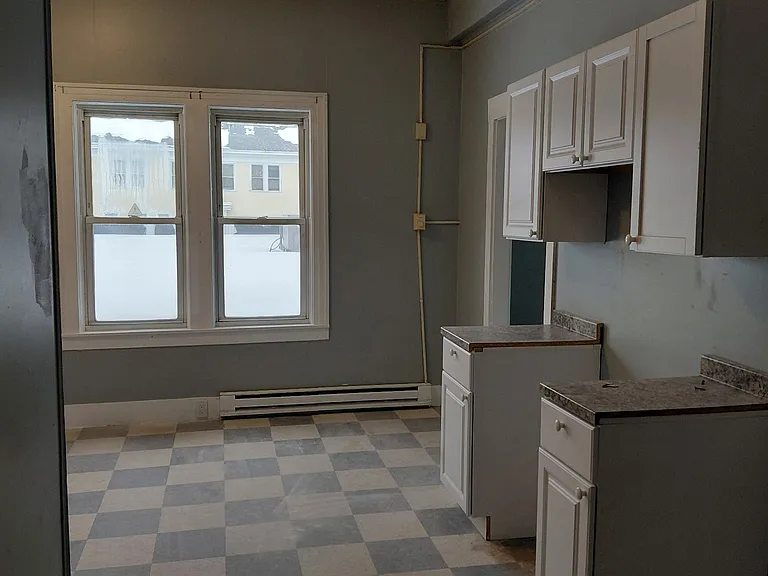 498 Main St #6 — Photo 2