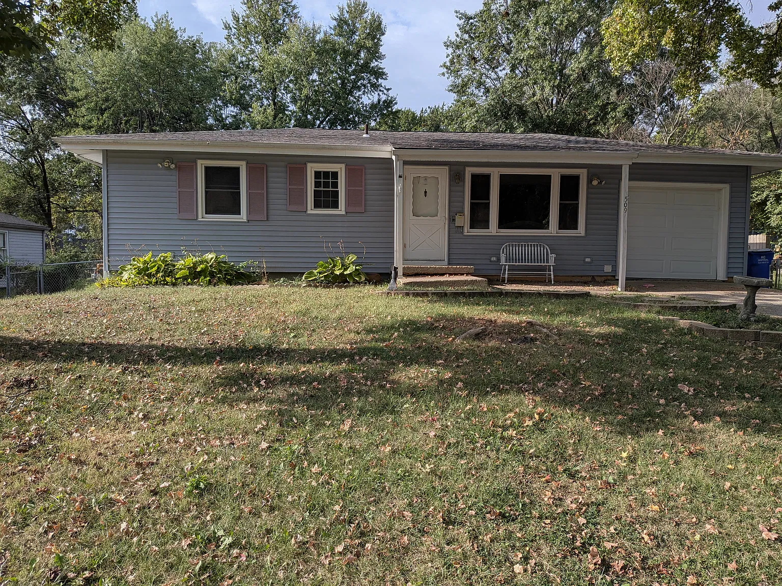 3 bed, 864 sqft, $1,700 — Photo 1