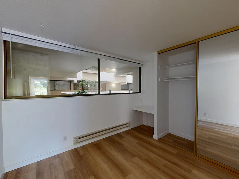 2055 Sacramento Street — Photo 8