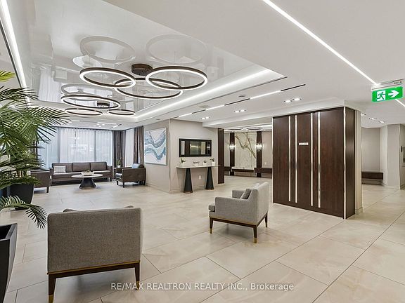 3rd image of 30 Harding Blvd W #1111