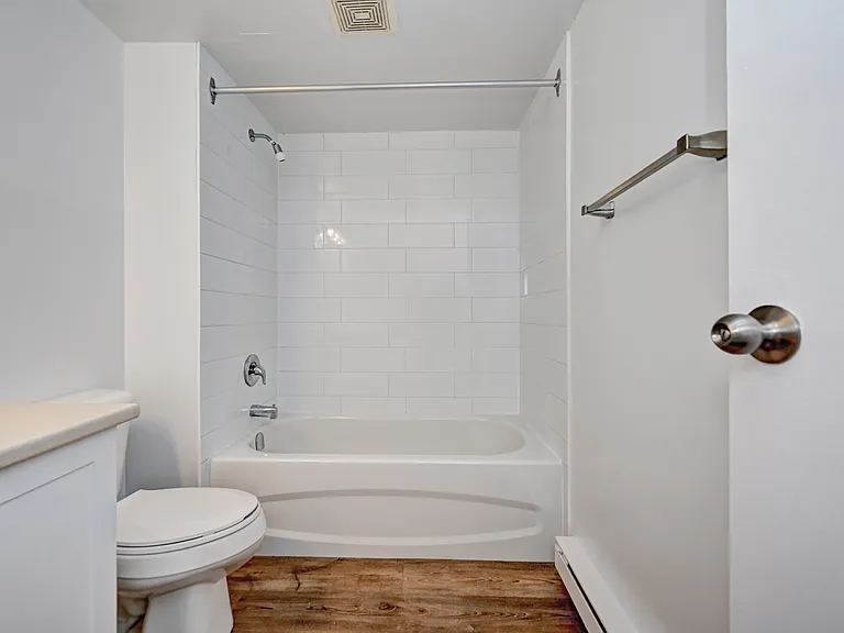 737 Ouellette Ave — Photo 24