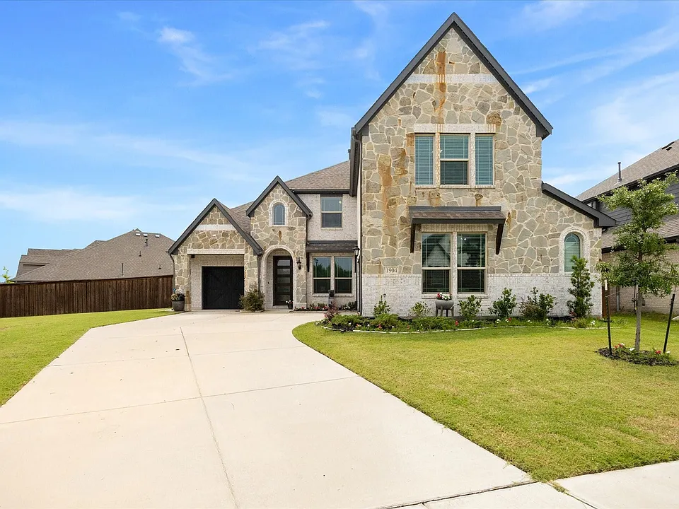 1904 Frediano Ln