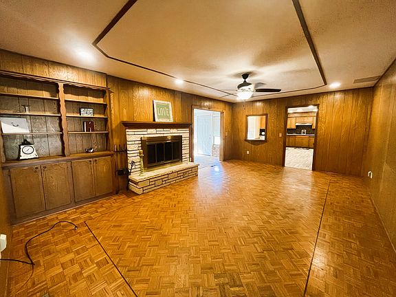 4th image of 2809 N Windsor Blvd