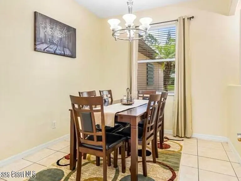 463 Eldron Blvd NE — Photo 4