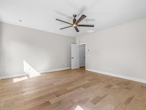 5th image of 948 Wemberley Ln