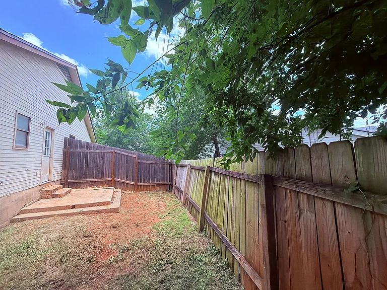 405 Parkhill Cv — Photo 29