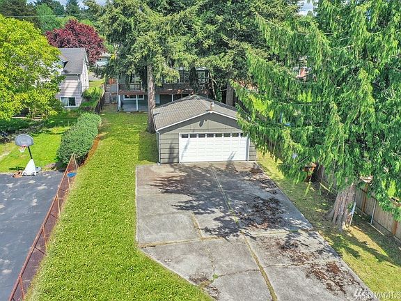 3rd image of 2930 39th Ave NE