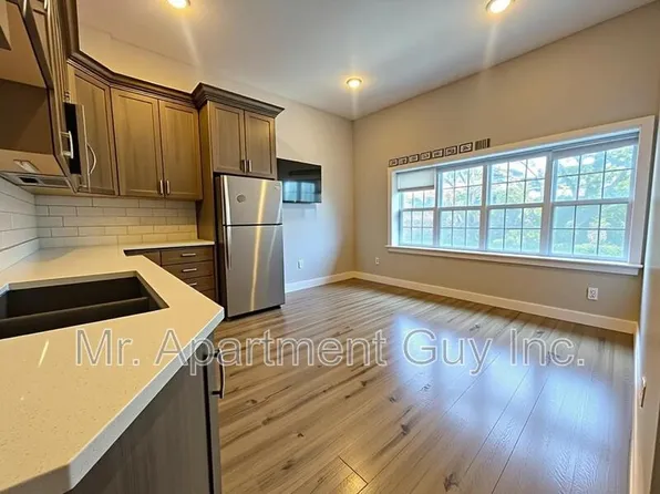 16 Wellington St S Unit 201, Kitchener, ON N2G 2E5