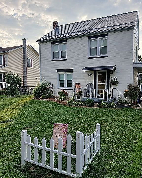 1st image of 419 Yale St