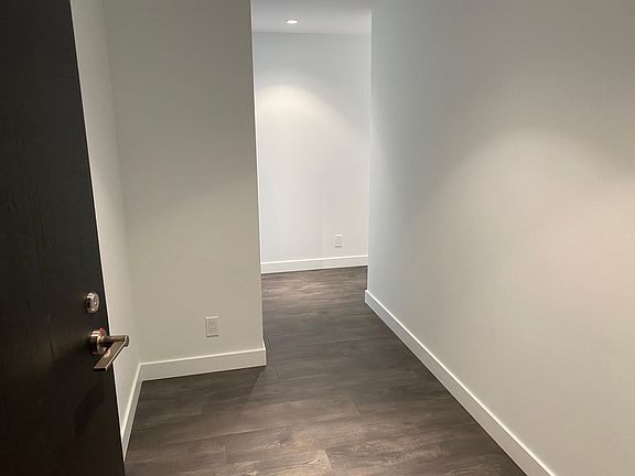 4th image of 1500 Fern St #803
