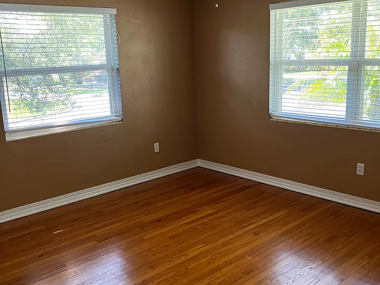 736 Easton Dr — Photo 3