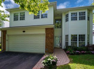 4 Hamlet Dr, Commack, NY 11725