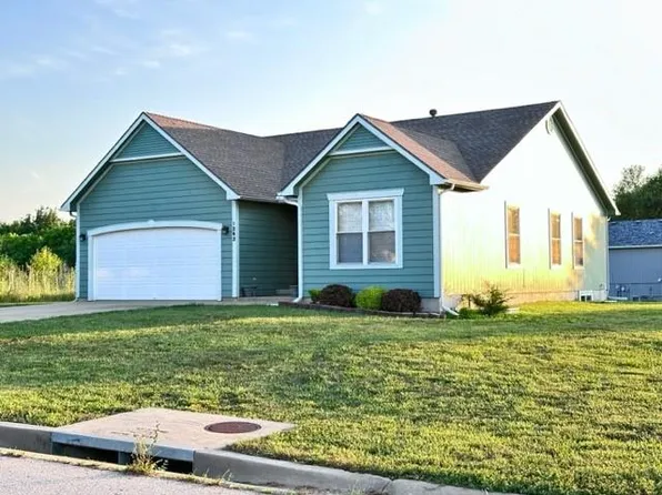 1242 S Red Cedar St, Tonganoxie, KS 66086