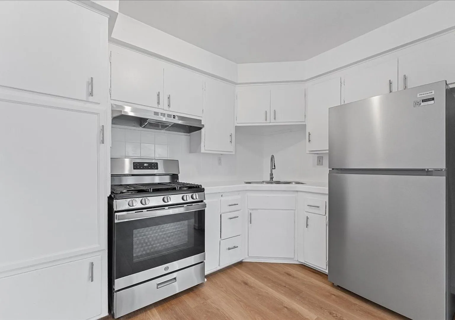 1 bed, 1.0 bath, 700 sqft, $1,645 — Photo 3