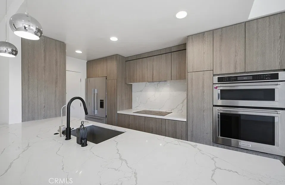 2 bed, 1061 sqft, $3,750 — Photo 2