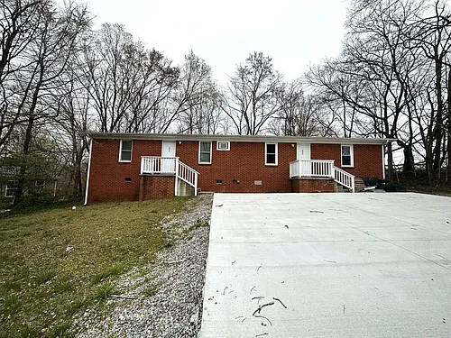 Locust Dr - 894 / 896 Photo 1