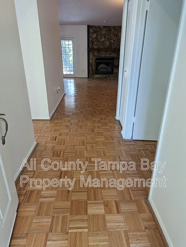 3 bed, 2.0 bath, 1554 sqft, $2,100 — Photo 4