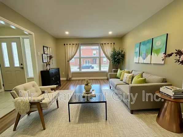 30 William St, Hamilton, ON L8L 5T7