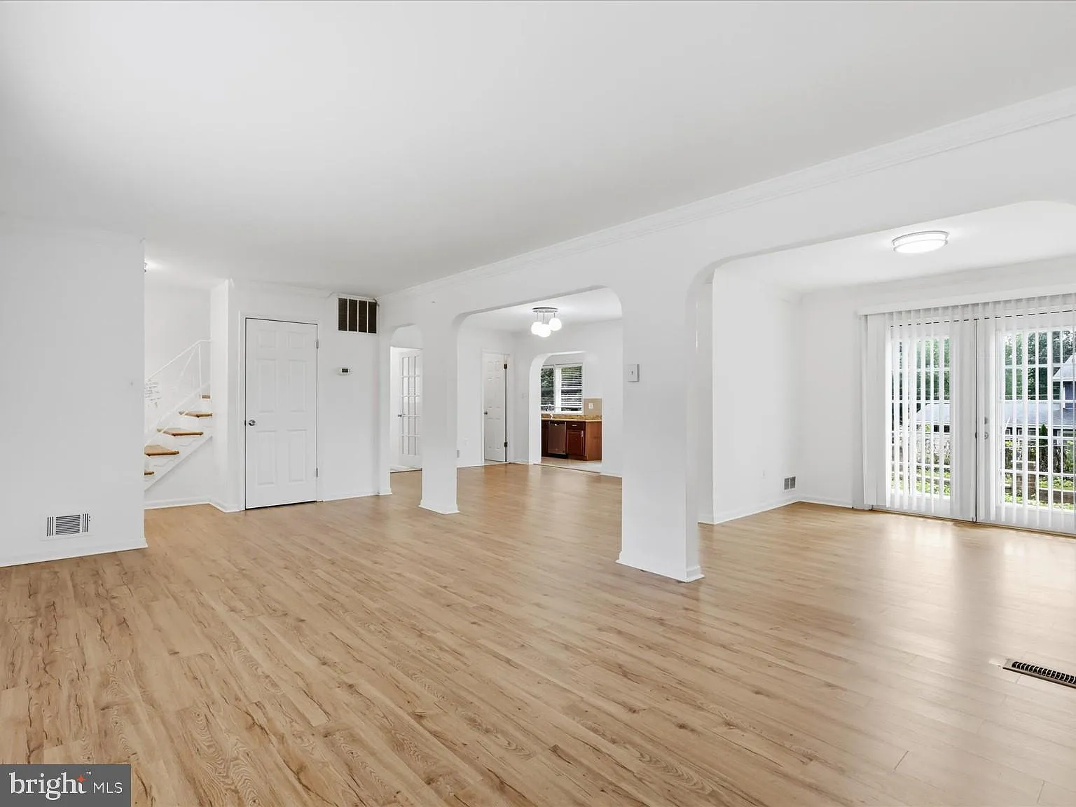 4 bed, 2.5 bath, 1900 sqft, $3,750 — Photo 3