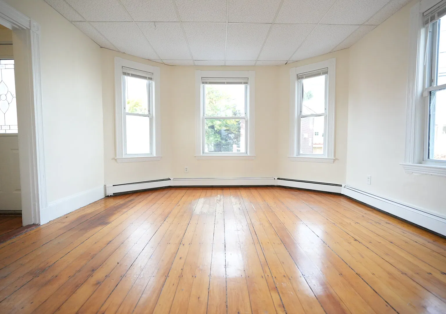 3 bed, $3,200 — Photo 2