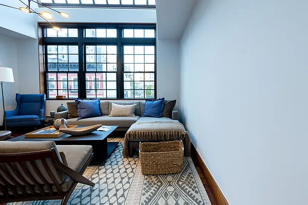 Rented by Finest Furnished LLC | media 98