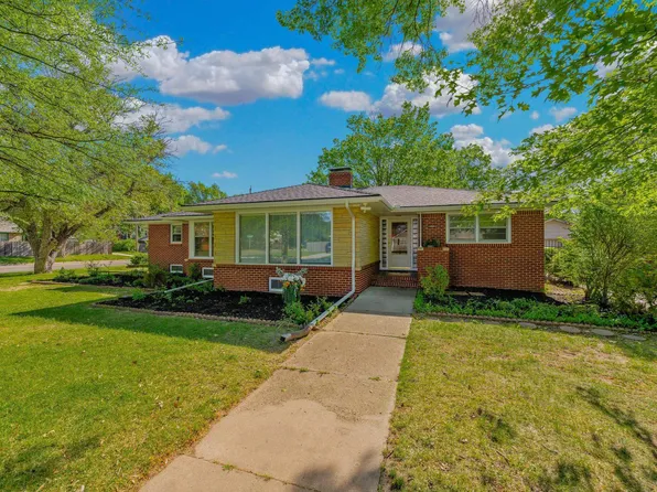 104 S Parkwood Ln, Wichita, KS 67218