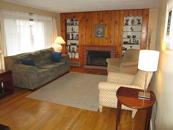 3rd image of 7919 Colette Ln