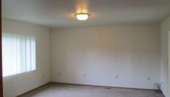 4th image of 215 E Cannon St #B