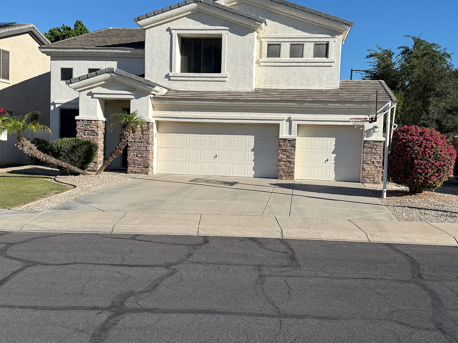 4 bed, 2.5 bath, 2465 sqft, $2,850 — Photo 3