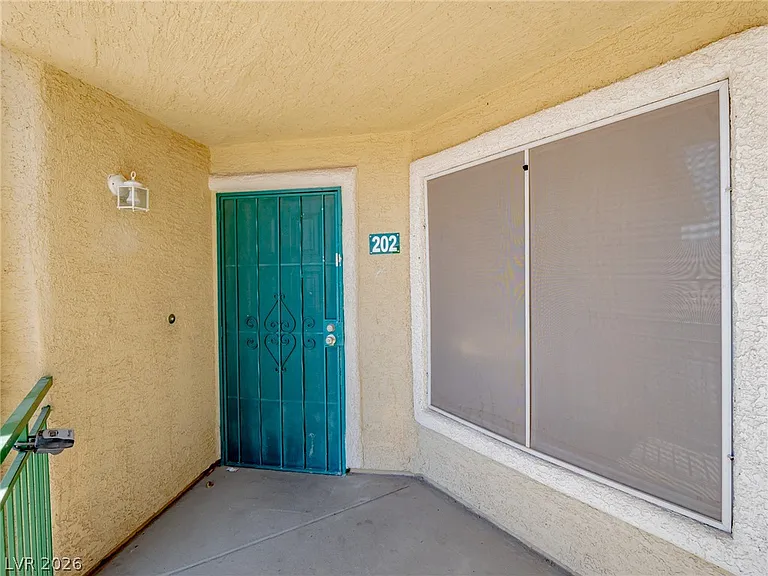 1401 Linnbaker Ln #202 — Photo 2