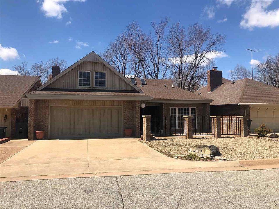 1st image of 2410 Sherwood Dr