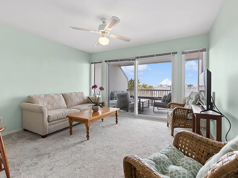 274 Dune Rd — Photo 3