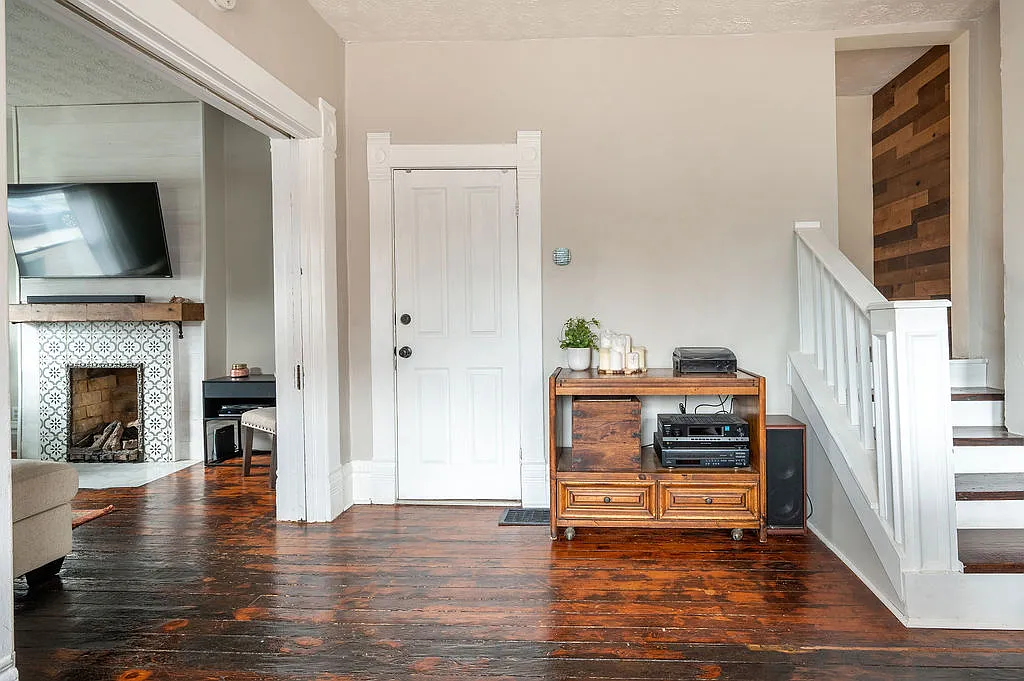 2 bed, 1218 sqft, $2,400 — Photo 4