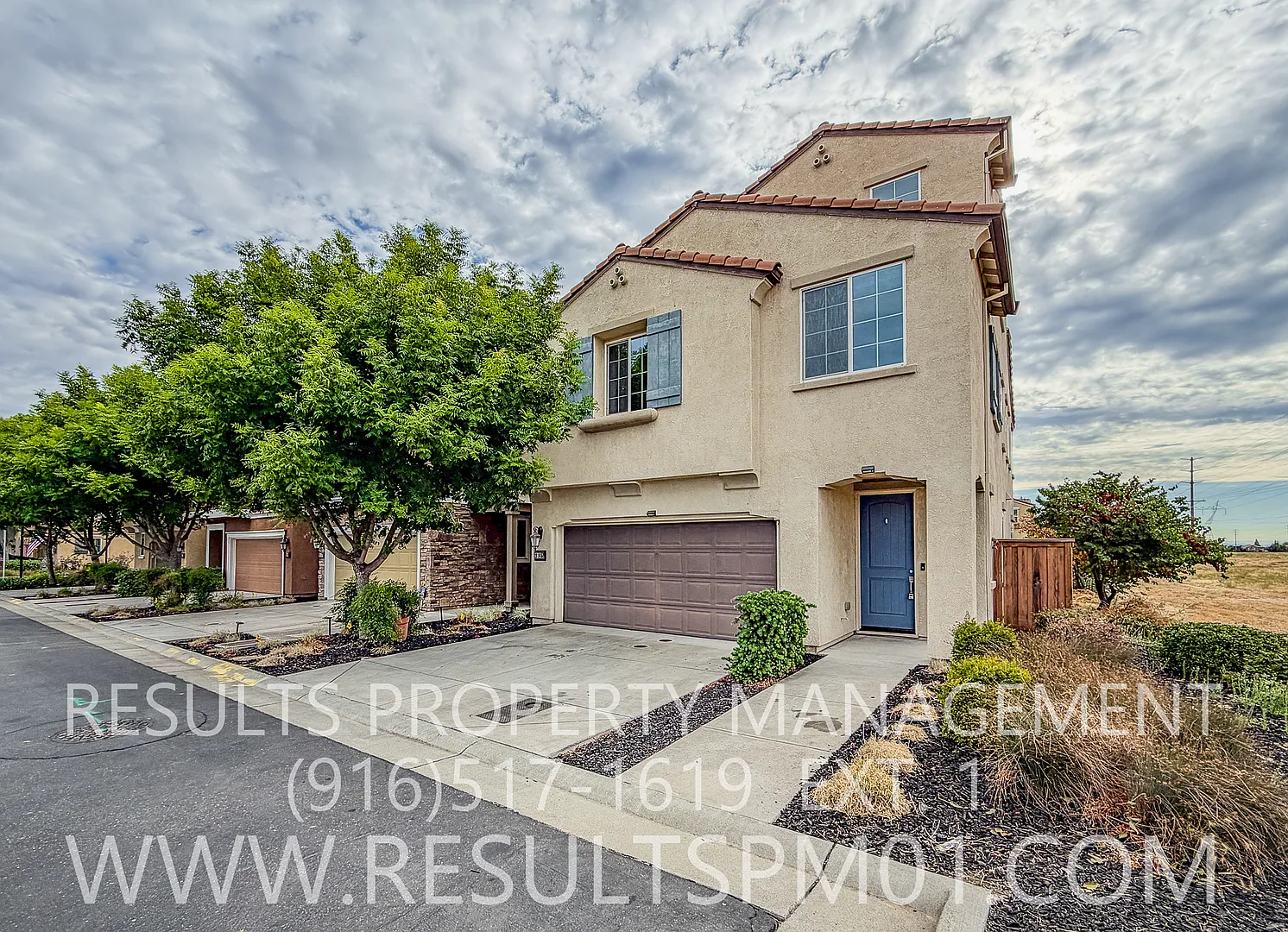 Beautiful and Spacious 5 Bed w Loft Home — Photo 1