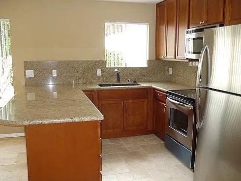 La Paloma Apartments — Photo 3