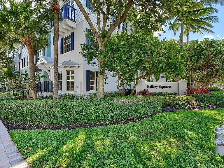 503 N Mallory Cir — Photo 1